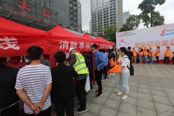 消除事故隱患，筑牢安全防線——高新區開展全國第19個安全生產月咨詢日現場宣傳活動